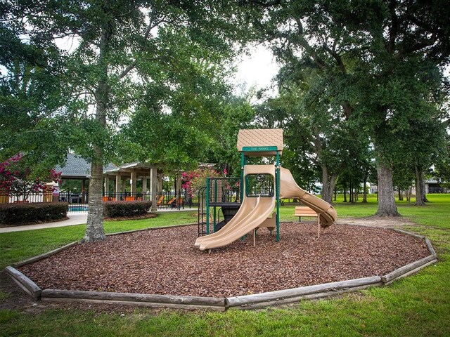 159 Green Trails Dr, Belle Chasse, LA 70037