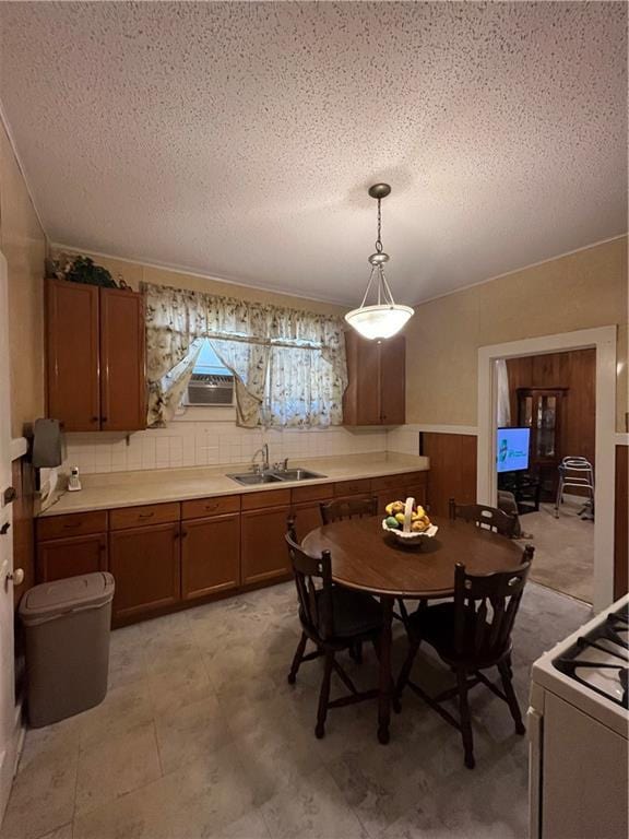 842426 Willow St, New Orleans, LA 70118 - dining space with a textured ceiling