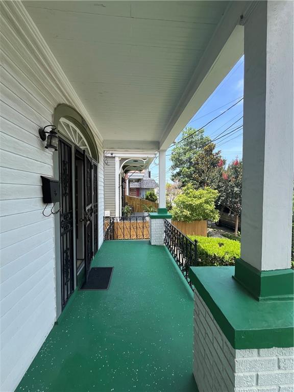 842426 Willow St, New Orleans, LA 70118 - view of covered porch