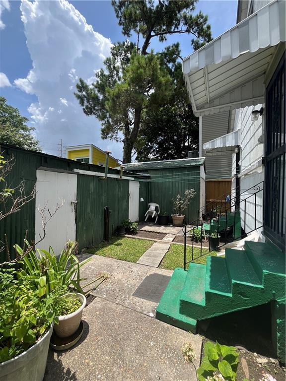 842426 Willow St, New Orleans, LA 70118 - view of yard with a shed