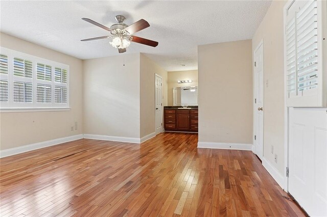 3632 N Hullen St, Metairie, LA 70002 - empty room featuring light wood-style flooring, a ceiling fan, and a textured ceiling