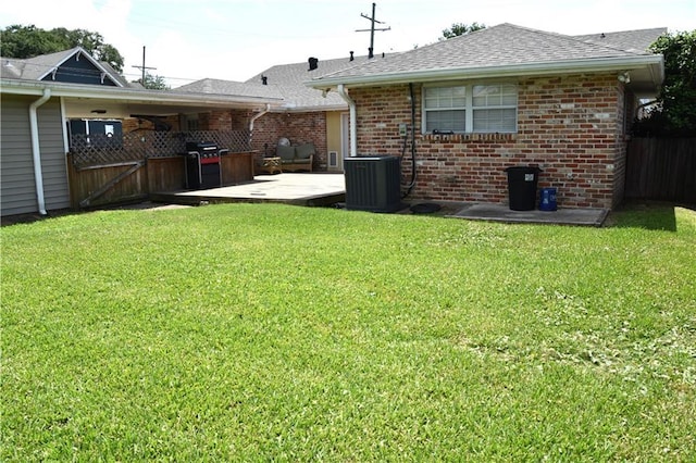 5501 Chatham Dr, New Orleans, LA 70112 - view of yard featuring a patio area and a gate