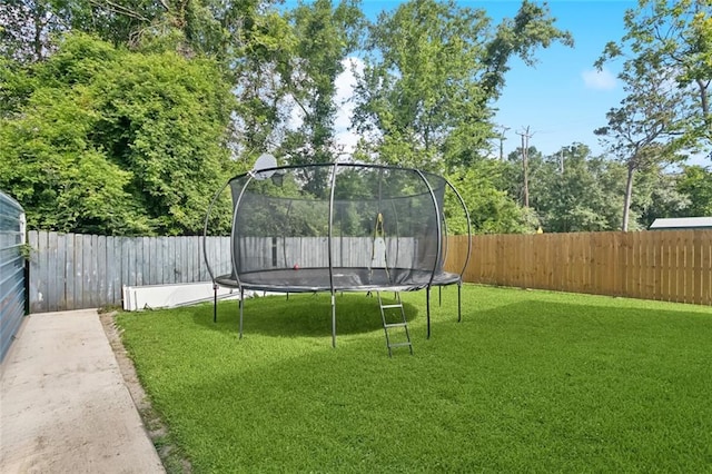 702 Pine St, Madisonville, LA 70447 - fenced backyard with a trampoline