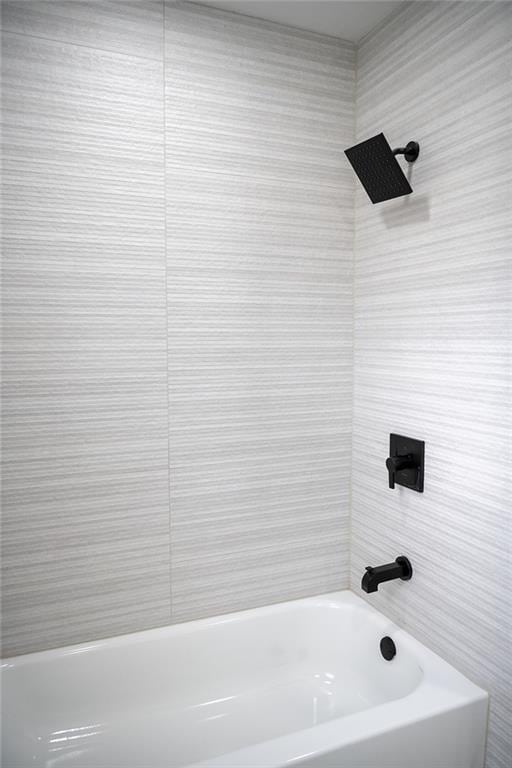5624-5626 Annunciation St, New Orleans, LA 70115 - full bathroom featuring shower / tub combination