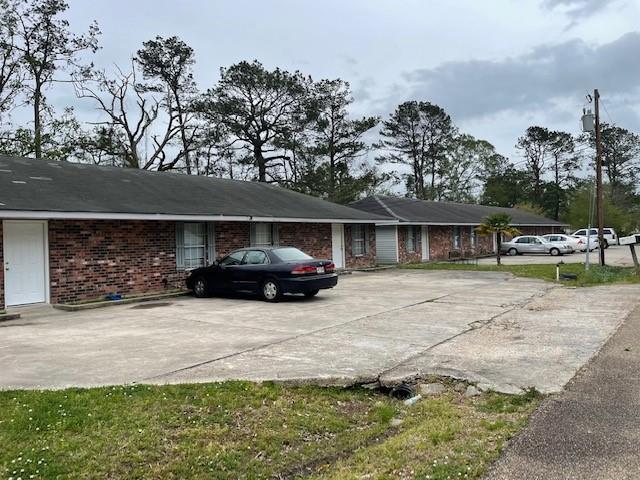 11539 Wendell Ln, Hammond, LA 70401 - view of front facade with driveway and brick siding