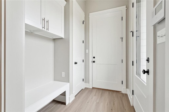 72701 Robindale Dr, Covington, LA 70435 - mudroom featuring light wood finished floors and baseboards