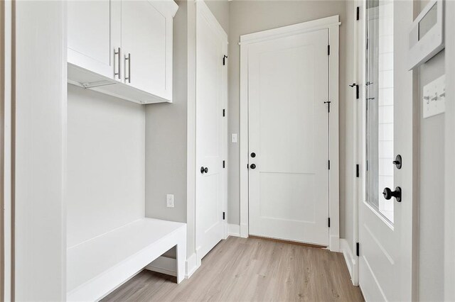 72701 Robindale Dr, Covington, LA 70435 - mudroom featuring light wood finished floors and baseboards