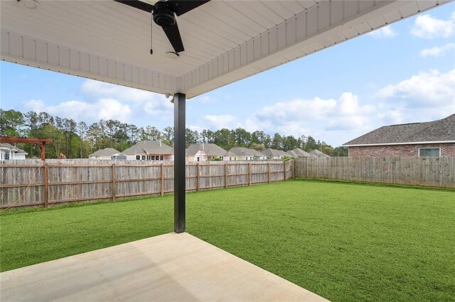 72701 Robindale Dr, Covington, LA 70435 - fenced backyard with a patio area and a ceiling fan