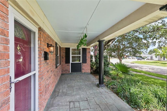 7032 Glenn St, Metairie, LA 70003 - view of covered porch