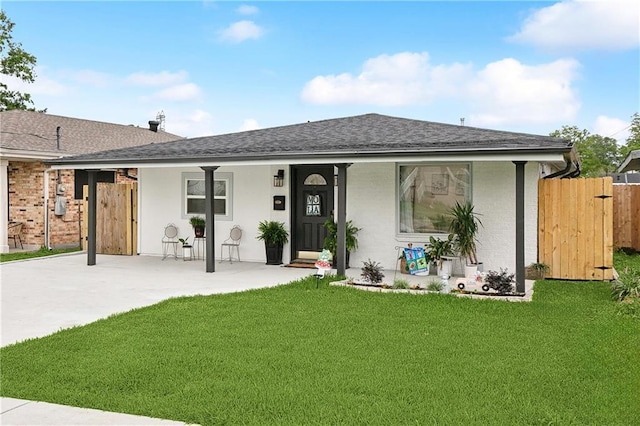 713 N Lester Ave, Metairie, LA 70003 - view of front facade featuring a porch and a shingled roof