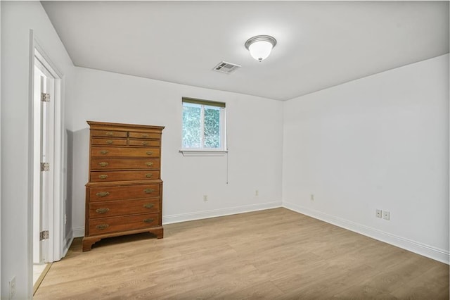 5538 Bellaire Dr, New Orleans, LA 70124 - unfurnished bedroom featuring light wood-style floors and baseboards