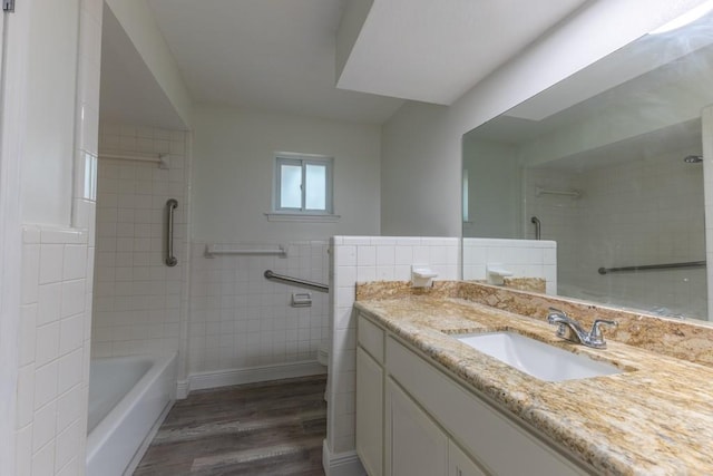 1729 High Ave, Metairie, LA 70001 - bathroom featuring wood finished floors, tile walls, vanity, and shower / washtub combination