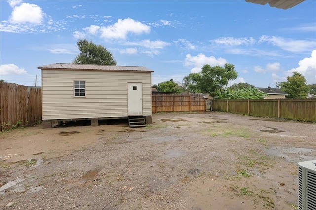 1909 Maryland Ave, Kenner, LA 70062 - fenced backyard featuring an outbuilding