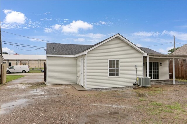 1909 Maryland Ave, Kenner, LA 70062 - back of property with a shingled roof