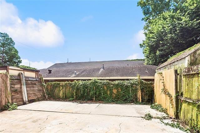 1534 N Dorgenois St, New Orleans, LA 70119 - fenced backyard featuring a patio