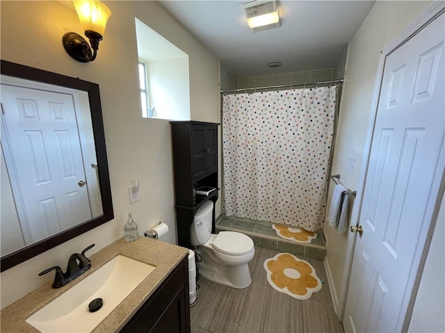 7935 Fig St, New Orleans, LA 70125 - full bath with vanity, a shower with shower curtain, and tile patterned floors