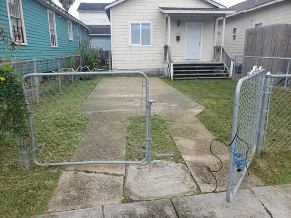 1317-1919 S Genois St, New Orleans, LA 70125 - view of front of house with a fenced backyard