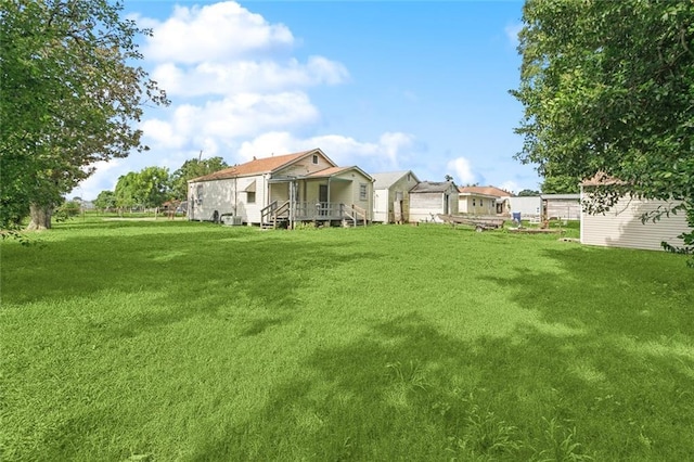1117 Perry St, Gretna, LA 70053 - view of green lawn featuring covered porch