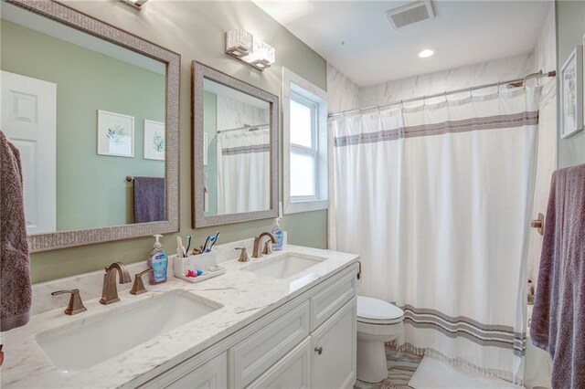 1112 Compromise St, Kenner, LA 70062 - full bathroom with double vanity and curtained shower