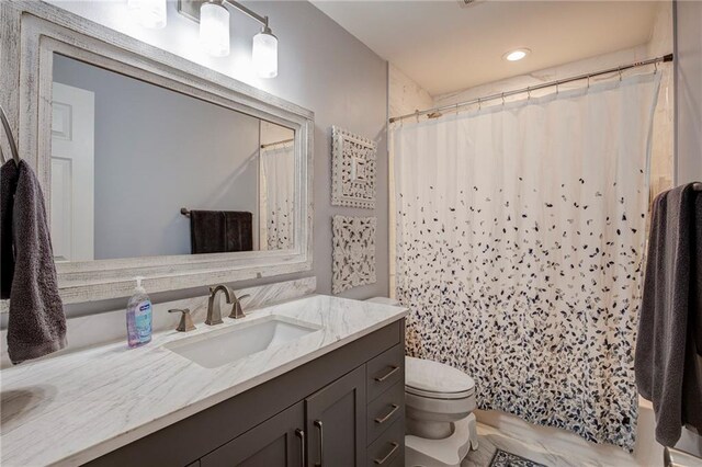 1112 Compromise St, Kenner, LA 70062 - full bathroom with vanity and curtained shower