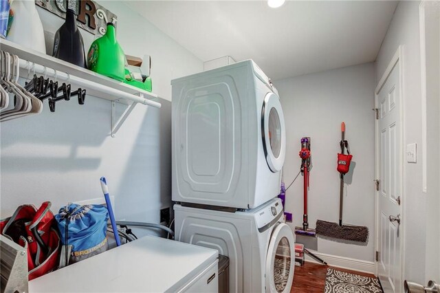 1112 Compromise St, Kenner, LA 70062 - washroom featuring stacked washer / drying machine and wood finished floors