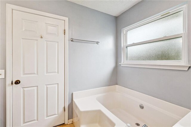 310 Oakley Ln, Destrehan, LA 70047 - bathroom featuring a garden tub
