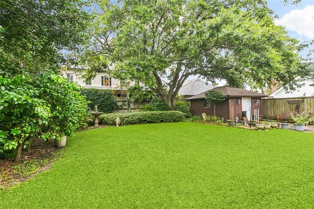 4917 Lake Vista Dr, Metairie, LA 70006 - view of yard