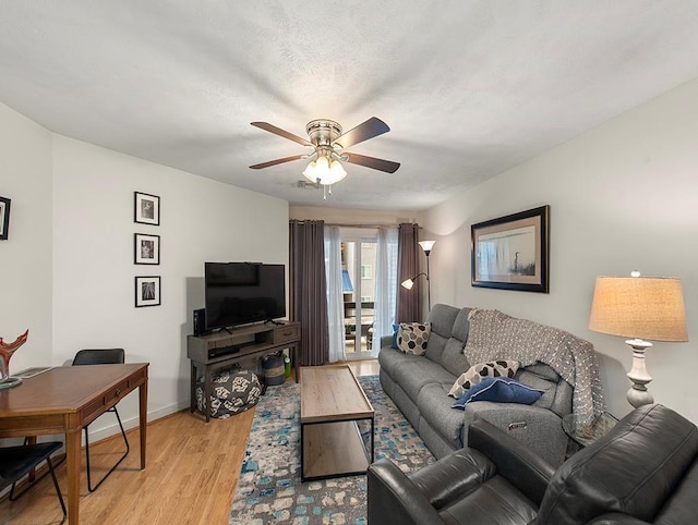 420 Metairie Hammond Hwy Unit 225, Metairie, LA 70005 - living room with ceiling fan and light wood finished floors