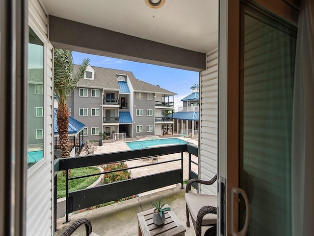 420 Metairie Hammond Hwy Unit 225, Metairie, LA 70005 - balcony featuring view of pool area
