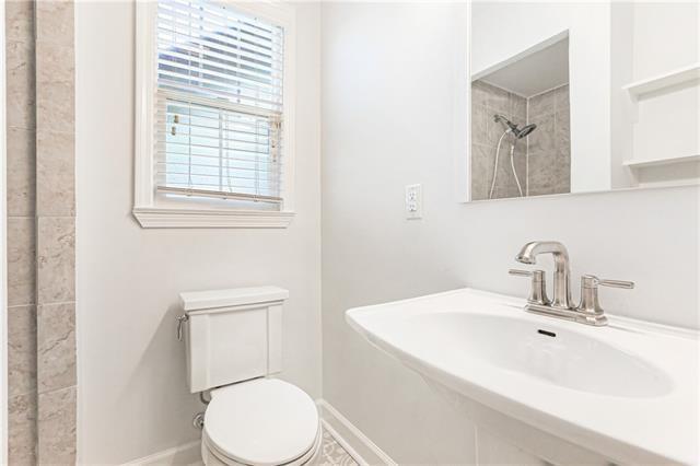 694244 Canal Blvd, New Orleans, LA 70115 - bathroom featuring toilet and a shower