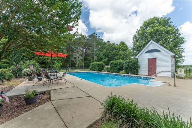 31 Allen Hill Rd, Tylertown, MS 39667 - swimming pool with a patio and an outdoor structure