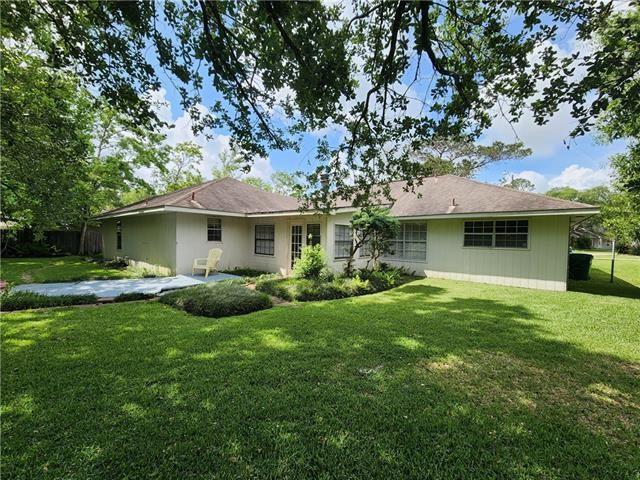210 Lake Ontario Ct, Slidell, LA 70461 - rear view of house featuring a yard