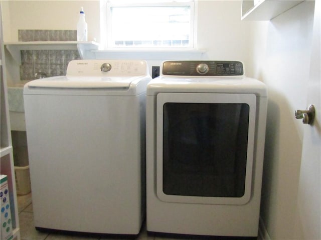 4908 Wills St, Metairie, LA 70006 - laundry room featuring washing machine and dryer