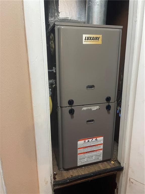 2711 Claire Ave, Gretna, LA 70053 - utility room with heating unit