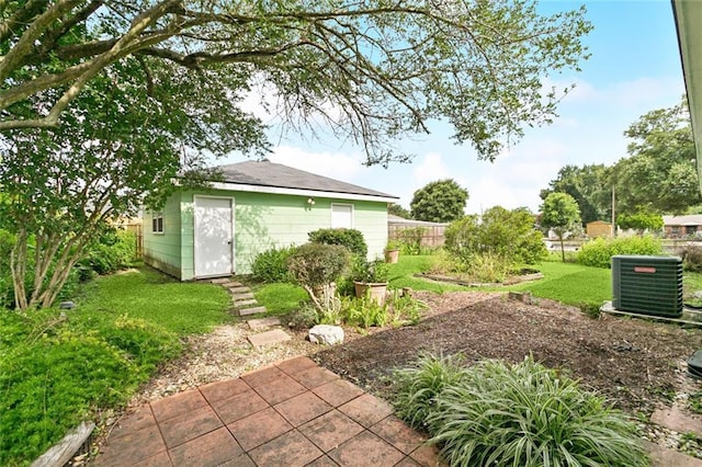 638 Huntlee Dr, New Orleans, LA 70131 - fenced backyard featuring an outdoor structure