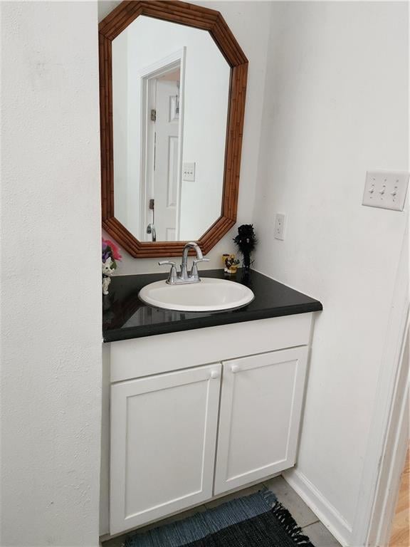 2715 Marengo St, New Orleans, LA 70115 - bathroom with vanity