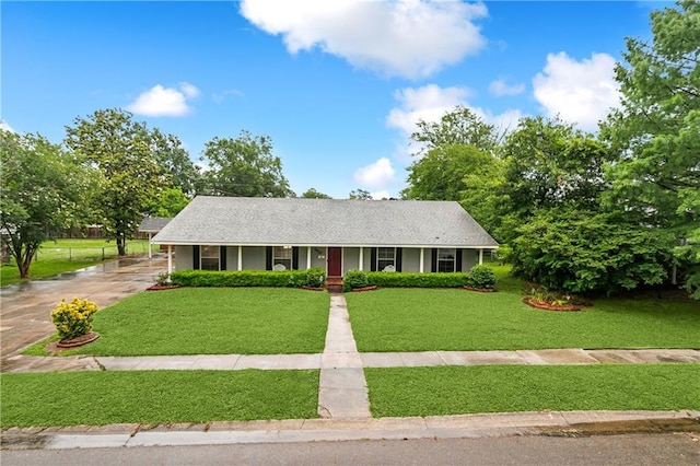 1410 Pecan St, Hammond, LA 70401 - ranch-style house with covered porch, a front lawn, and driveway