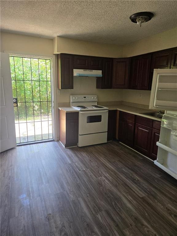 46037 Rufus Bankston Rd, Hammond, LA 70401 - kitchen with electric range, under cabinet range hood, a textured ceiling, and dark wood-style flooring
