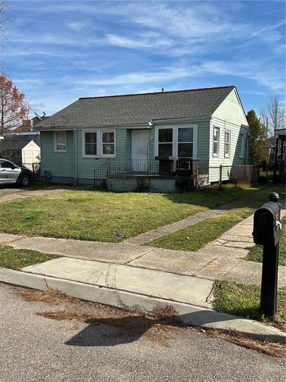 5423 Mandeville St, New Orleans, LA 70122 - view of front facade with a front yard and a shingled roof