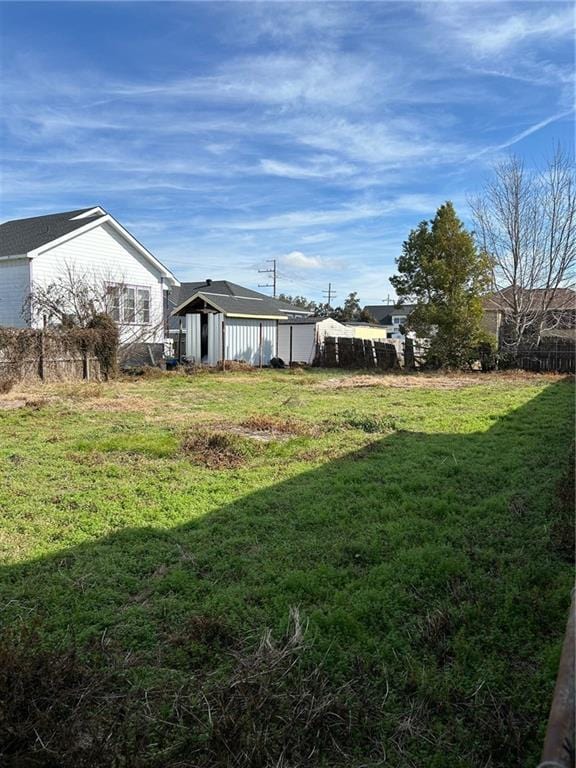 5423 Mandeville St, New Orleans, LA 70122 - view of yard featuring a storage shed