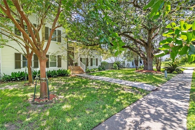 10 Finch St, New Orleans, LA 70124 - view of front of property featuring a front lawn