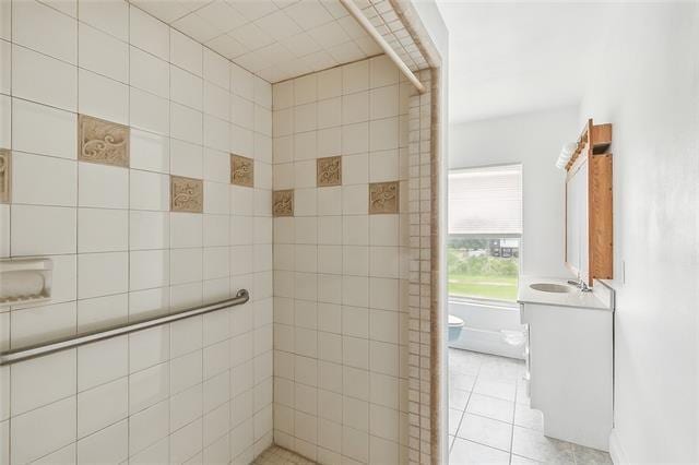 30 Clinton Dr, New Orleans, LA 70129 - bathroom featuring tiled shower, vanity, and tile patterned floors