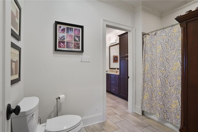 21 Royal Palm Dr, Kenner, LA 70065 - bathroom featuring vanity, ornamental molding, and curtained shower