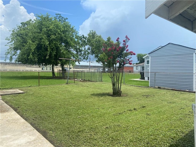 8007 Drum St, New Orleans, LA 70126 - view of yard