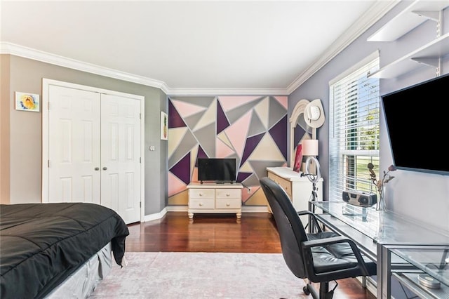 314 Royal Dr, Slidell, LA 70460 - bedroom featuring ornamental molding, wood finished floors, a closet, and a desk