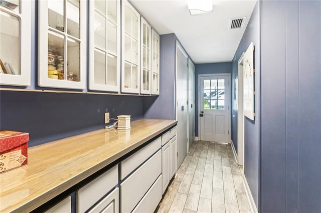 314 Royal Dr, Slidell, LA 70460 - bar area with light wood-type flooring