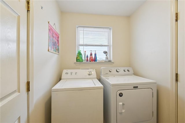 685759 Vicksburg St, New Orleans, LA 70124 - washroom featuring washer and dryer