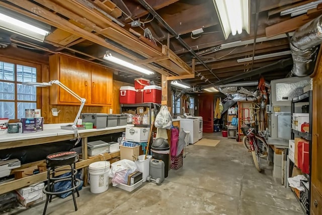 2410 Adams St, New Orleans, LA 70125 - below grade area with washer / dryer
