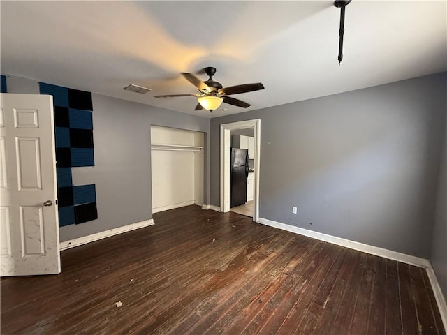 482022 Dauphine St, New Orleans, LA 70117 - unfurnished bedroom featuring freestanding refrigerator, hardwood / wood-style flooring, a closet, and ceiling fan