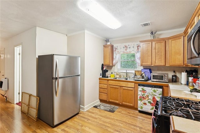72433 Bullard St, Covington, LA 70435 - kitchen featuring freestanding refrigerator, black dishwasher, light wood finished floors, a textured ceiling, and gas range oven